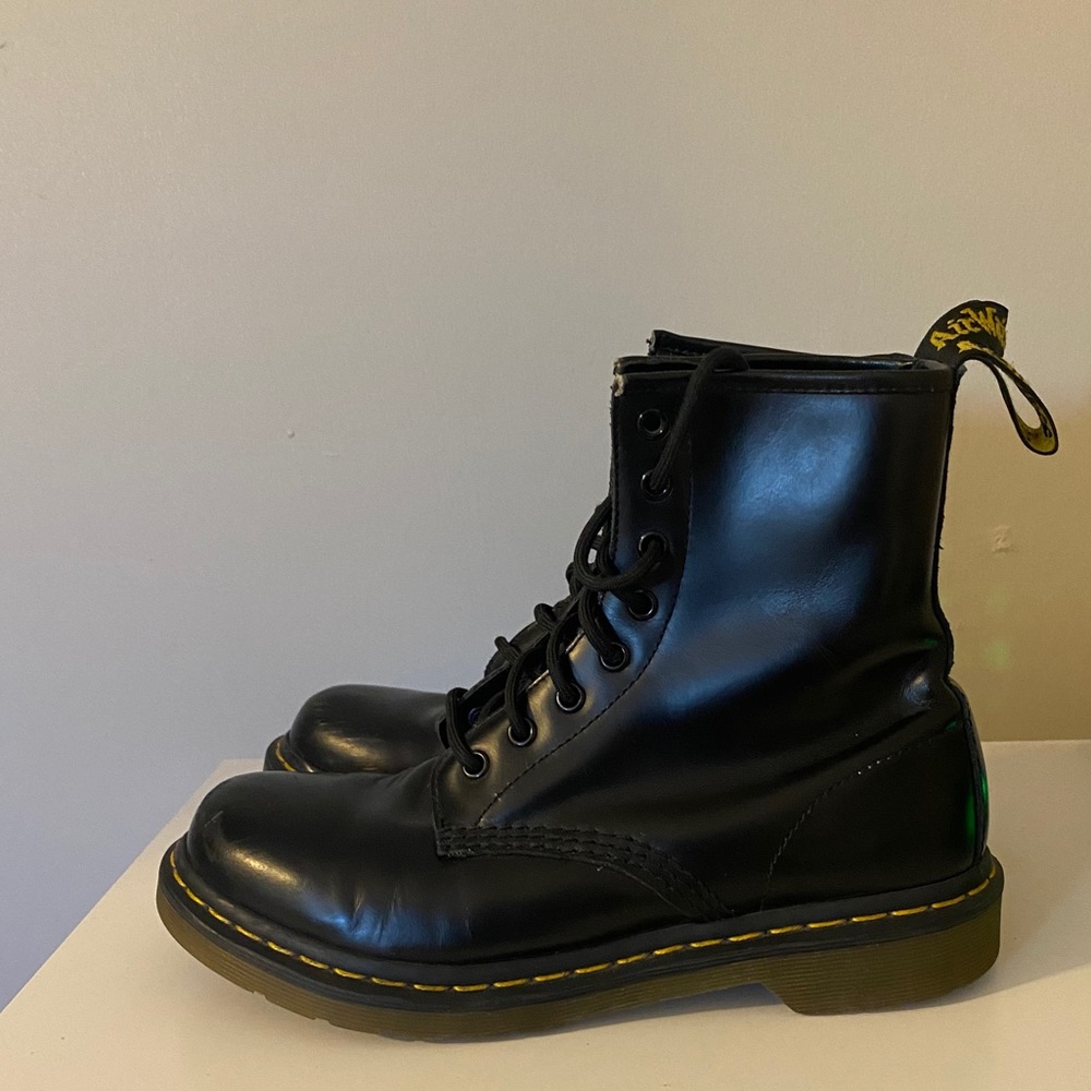 1460 Women’s Smooth Leather Lace Up Boots